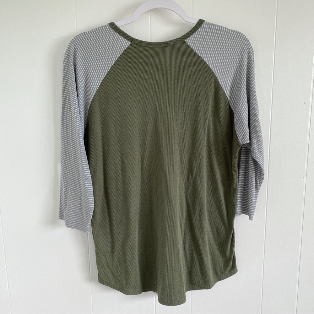 LuLaRoe Randy Top - Picture 3 of 3